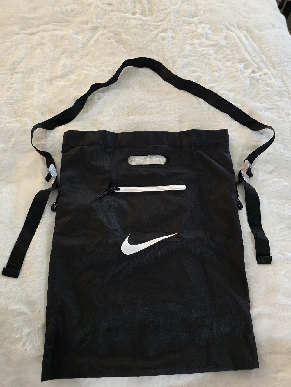 Nike Stash Tote Bag w/Pouch, Unisex, Black, Water Repellent White Swoosh - Picture 3 of 11